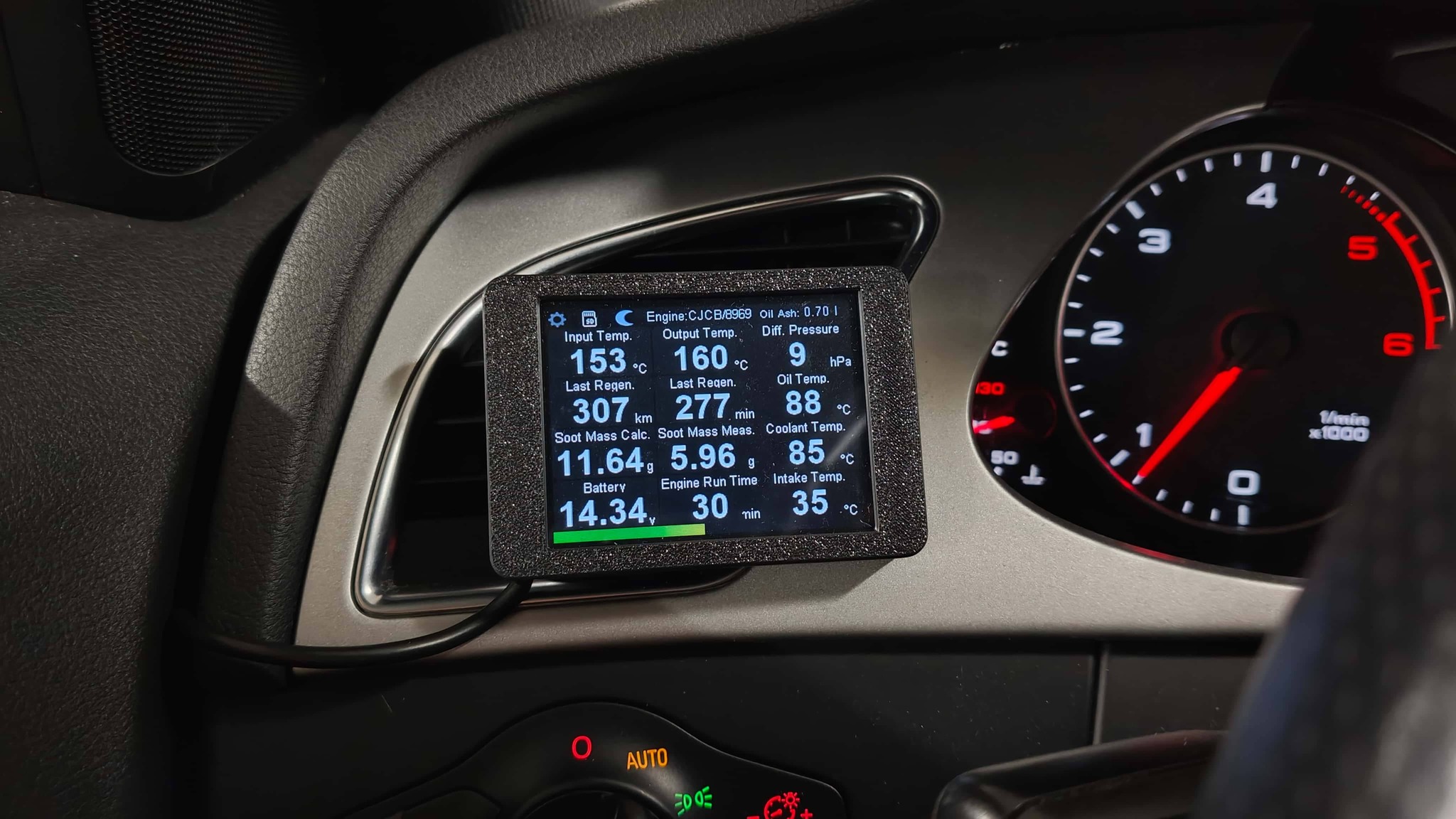 DPF Monitor Legacy – left vent mount, view 2